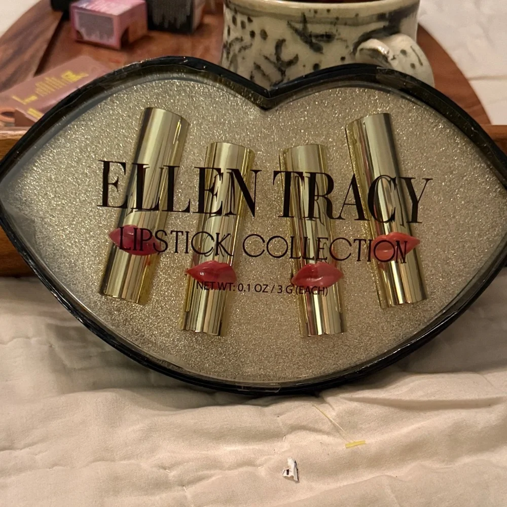 Ellen Tracy‎ Gold Lipstick Set